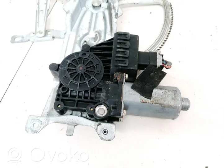 Opel Zafira A Front door window regulator motor 90579356