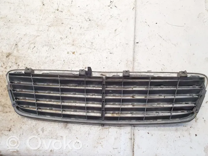 Mercedes-Benz C W203 Grille de calandre avant pilkas