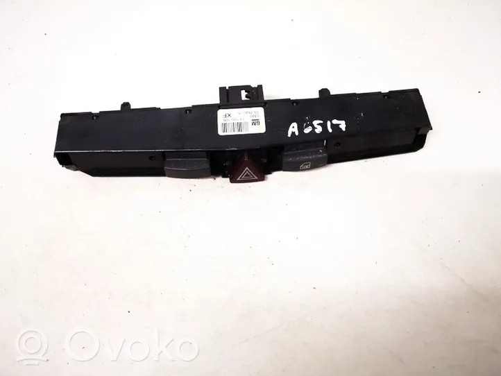 Opel Zafira B Botón interruptor de luz de peligro 13100105xf