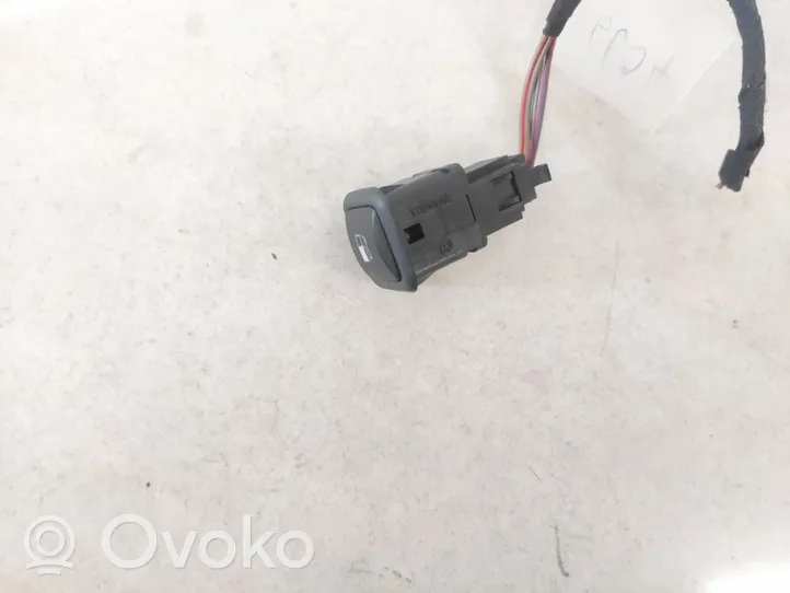 Volkswagen PASSAT B5 Fuel tank opening switch 3b0959833a