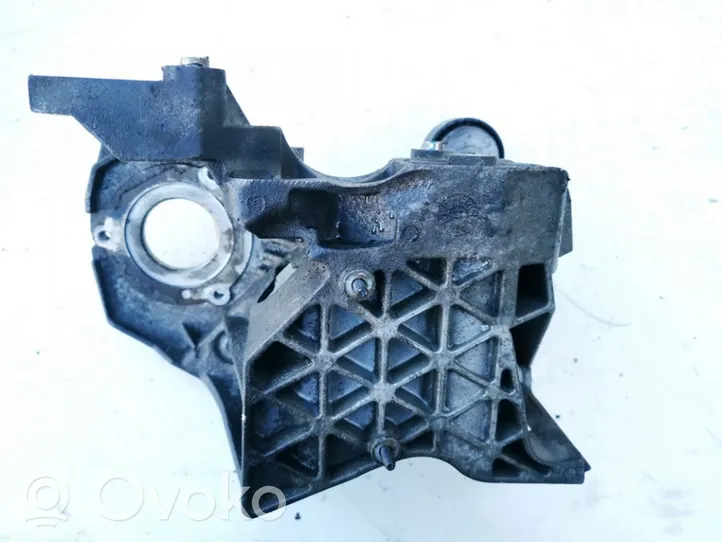 Chevrolet Cruze Engine mounting bracket 