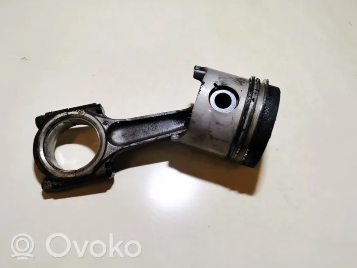 Hyundai Lantra II Piston with connecting rod 