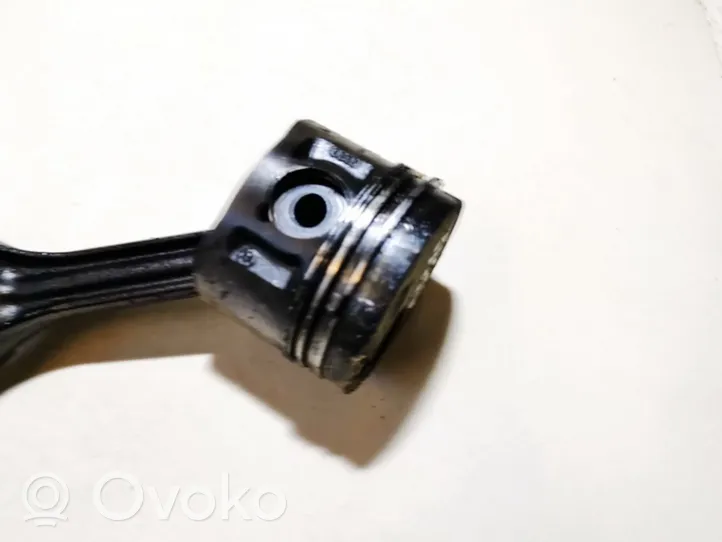 Volkswagen Golf III Piston avec bielle 