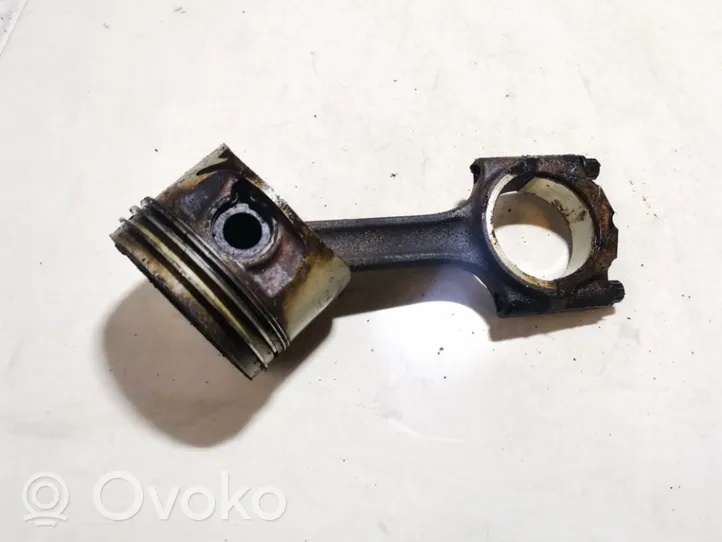 Volvo 850 Piston avec bielle 