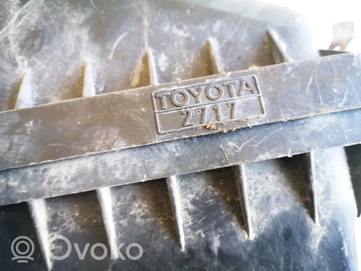 Toyota Corolla Verso E121 Ilmansuodattimen kotelo toyota2717