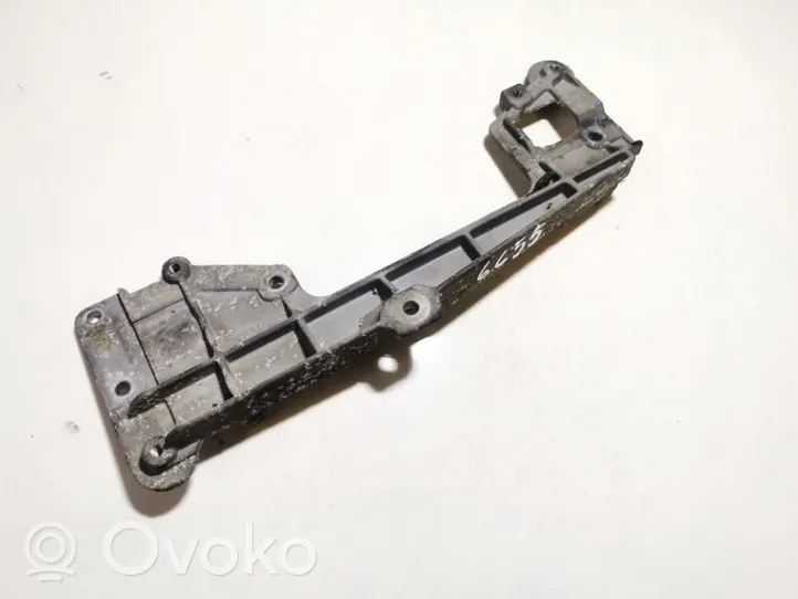 Skoda Octavia Mk2 (1Z) Engine mounting bracket 03g131159