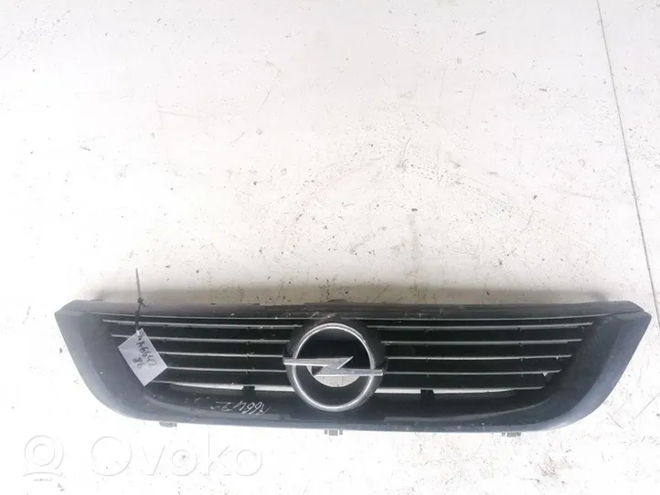 Opel Vectra B Grotelės priekinės 90505722