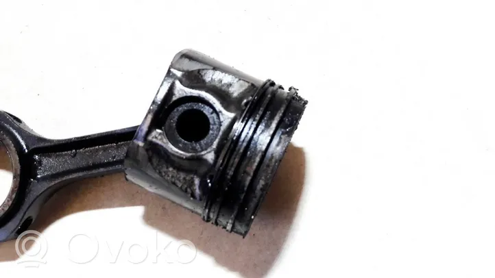 Ford Fiesta Piston with connecting rod 