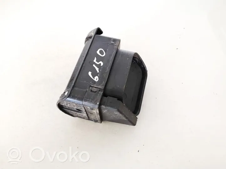 Audi A4 S4 B5 8D Griglia di ventilazione centrale cruscotto 8d1820901