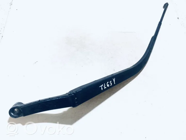 Mitsubishi Outlander Front wiper blade arm 