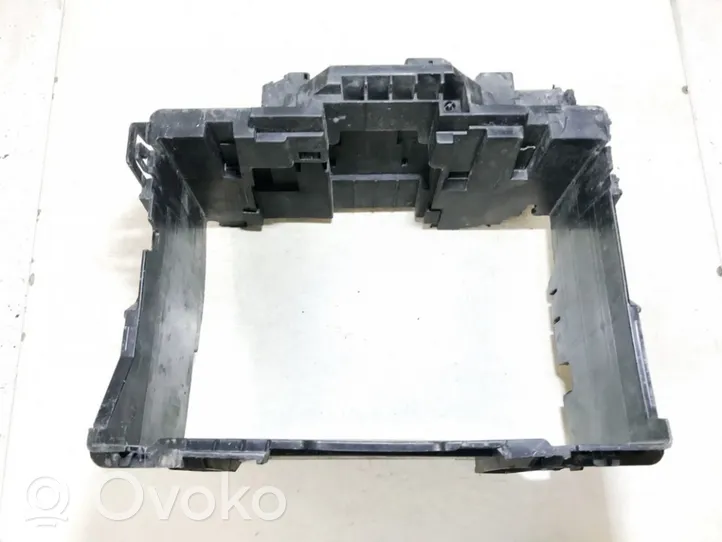 Renault Clio III Support boîte de batterie 8200314272