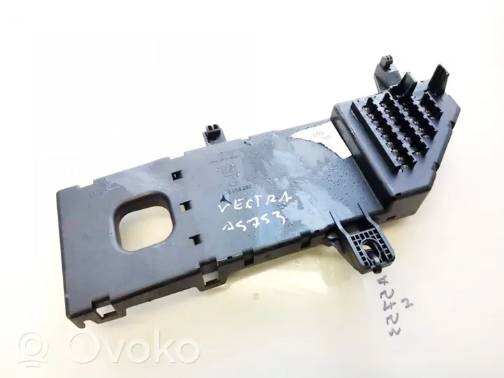 Opel Vectra C Fuse box set 13181984