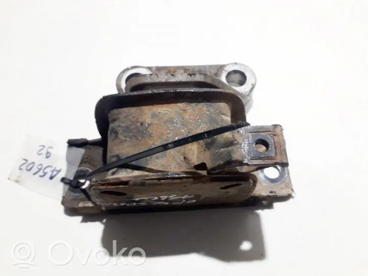 Opel Corsa D Supporto di montaggio del motore 468646740