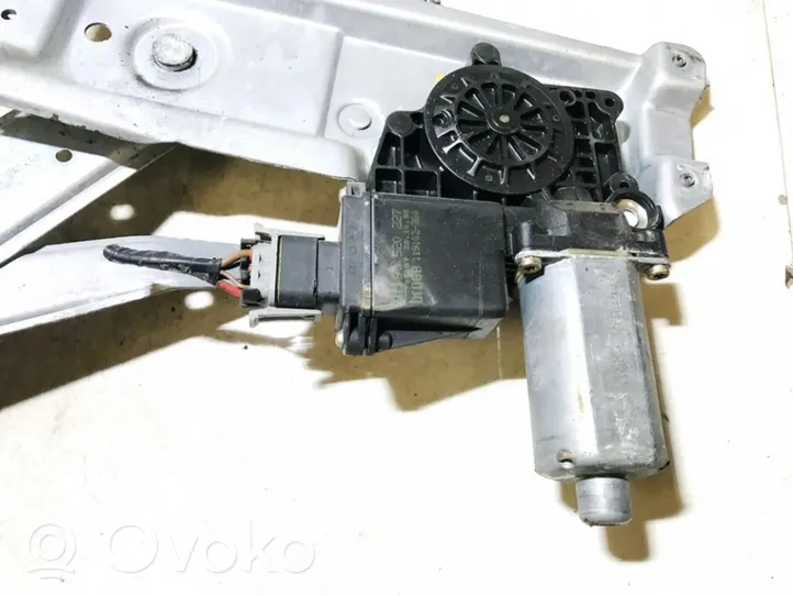 Opel Vectra B Front door window regulator motor 0130821654