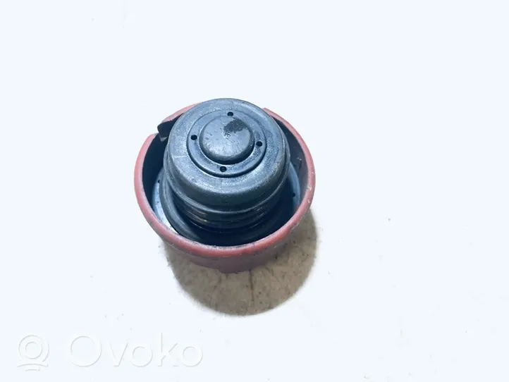 Volkswagen PASSAT B5 Fuel tank filler cap 533201553