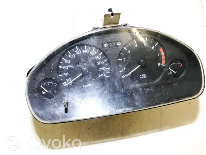 Mitsubishi Carisma Speedometer (instrument cluster) mr270100