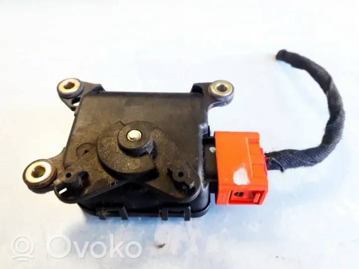 Audi A4 S4 B5 8D Moteur / actionneur de volet de climatisation 0132801116