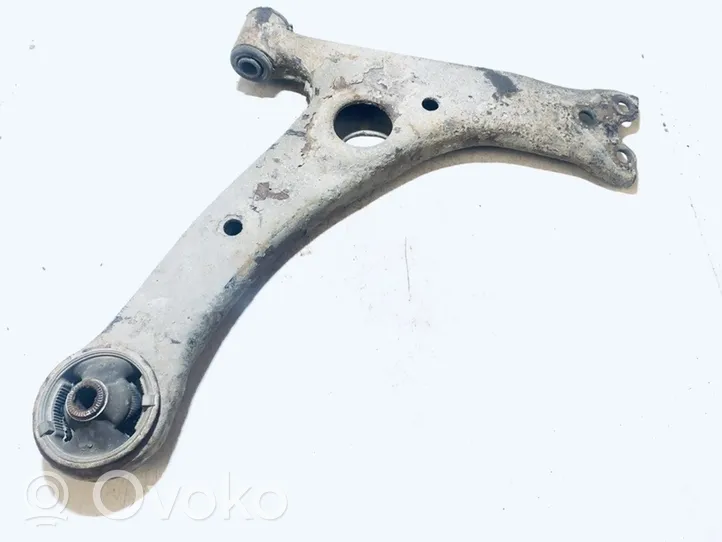 Toyota Corolla E120 E130 Fourchette, bras de suspension inférieur avant 