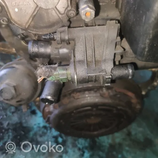 Mazda 3 I Tuyau de liquide de refroidissement moteur 