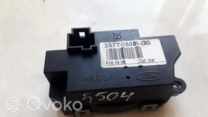 Ford Mondeo Mk III Monitori/näyttö/pieni näyttö 3S7T15000DB