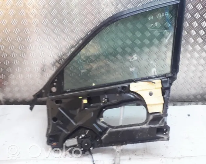 Audi A6 S6 C4 4A Priekšpusē durvju stikla rāmis 