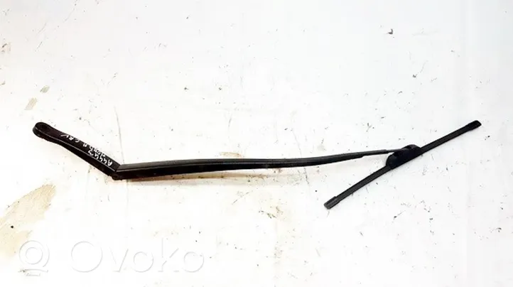 Honda CR-V Front wiper blade arm 