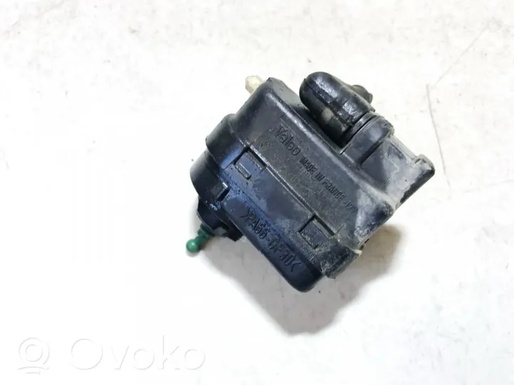 Renault Megane I Headlight level adjustment motor 