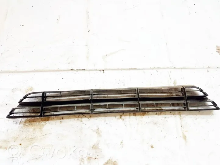 Ford Focus Front bumper lower grill 