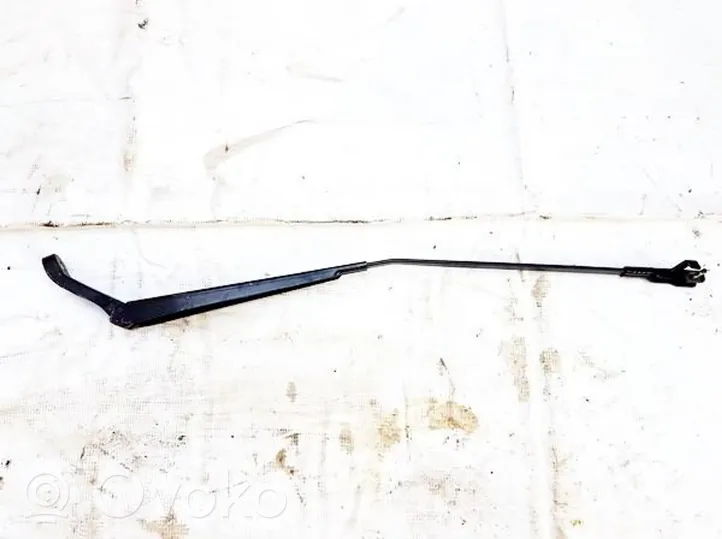 Peugeot 407 Front wiper blade arm 