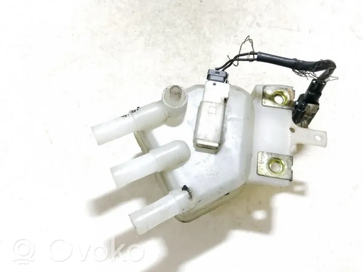 Nissan Almera Tino Brake fluid reservoir 