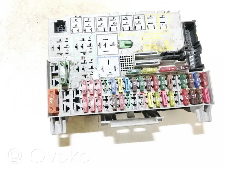 Opel Zafira A Fuse box set 90589965