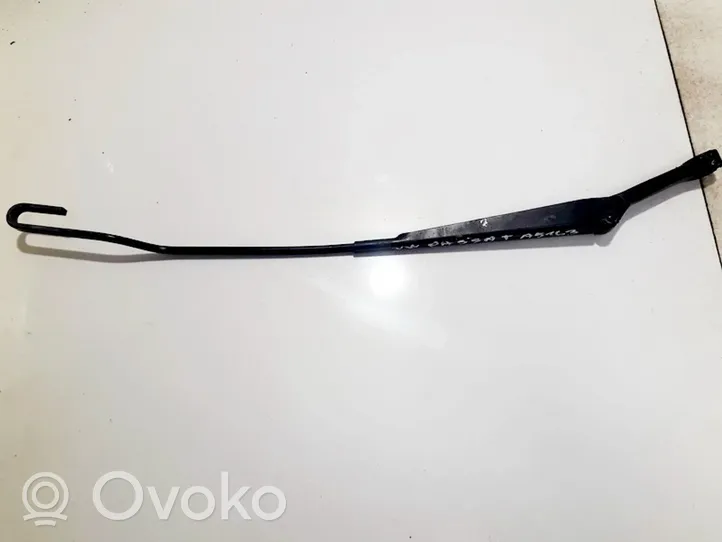 Volkswagen PASSAT B5 Front wiper blade arm 3b1955409