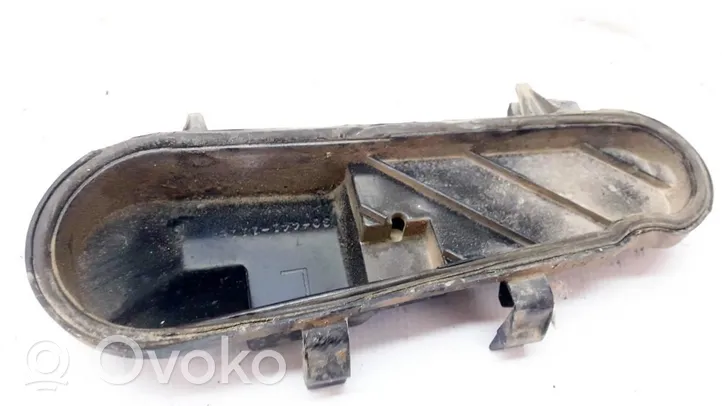 Volkswagen Golf III Osłona żarówki lampy przedniej 304411115