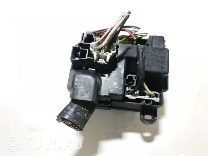 Mazda 323 F Boîte à fusibles 72543033