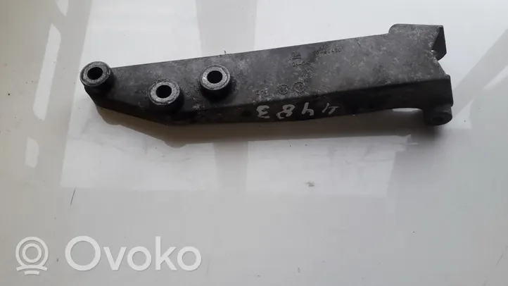 Opel Vectra B Engine mounting bracket 90495450