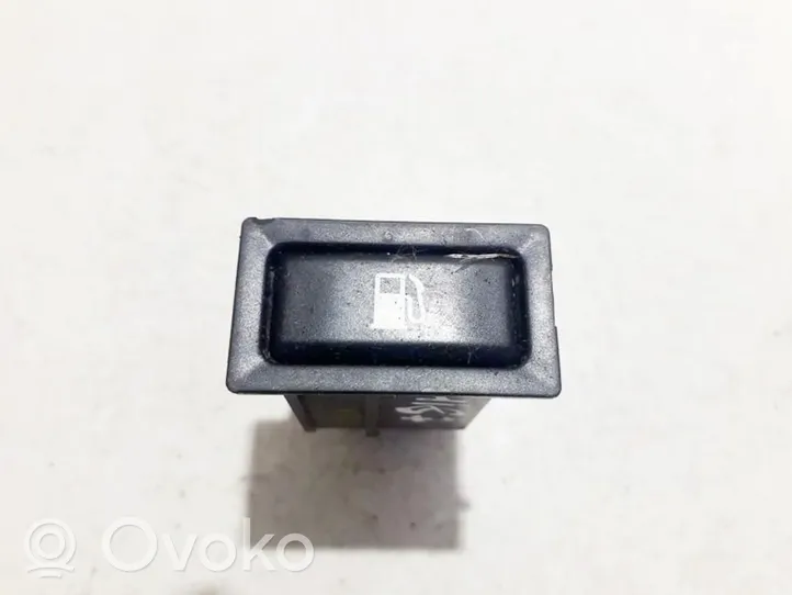 Toyota Avensis T250 Fuel tank opening switch 156795