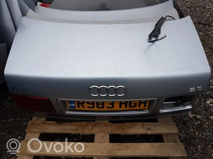 Audi A8 S8 D2 4D Galinis dangtis (bagažinės) sidabrinis