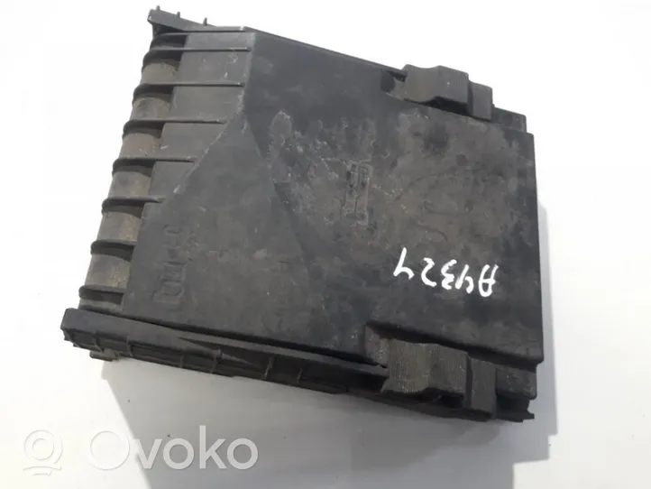 Volkswagen PASSAT B6 Fuse box cover 1K0937132F