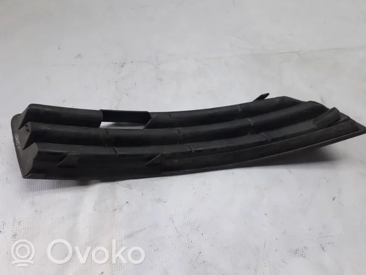 Volkswagen PASSAT B6 Etupuskurin alempi jäähdytinsäleikkö 3C0853665