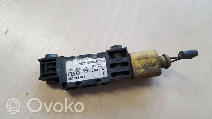 Audi A4 S4 B6 8E 8H Sensore d’urto/d'impatto apertura airbag 8e0959651