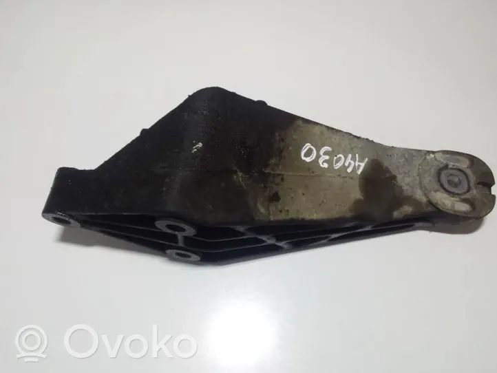 Opel Vectra B Engine mounting bracket 