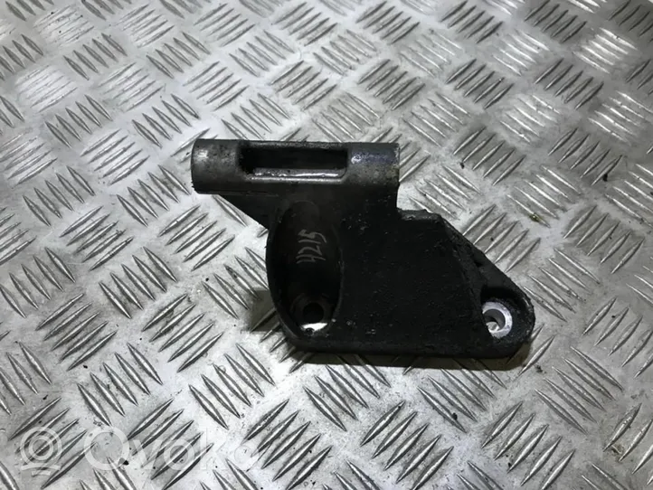 Nissan X-Trail T30 Engine mounting bracket 