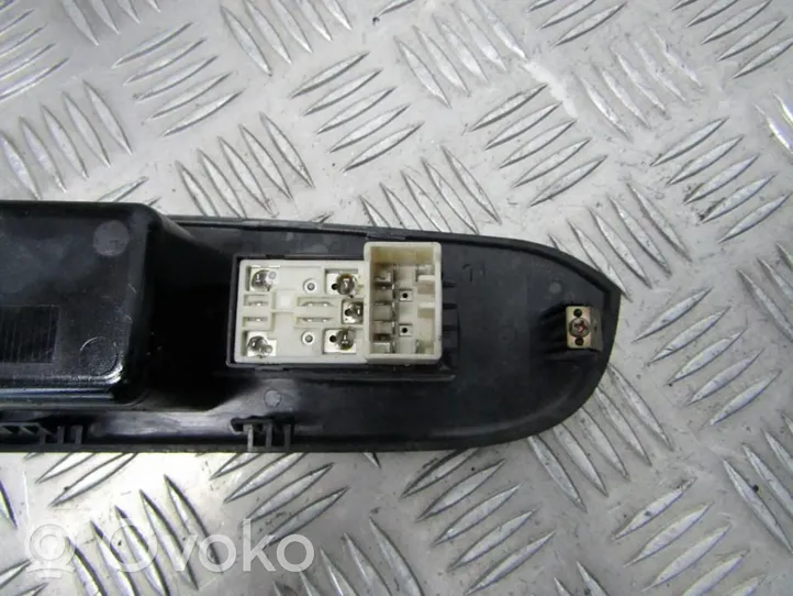 Hyundai Trajet Interrupteur commade lève-vitre 935753a000