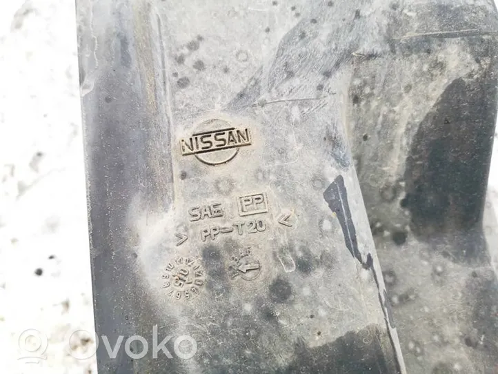 Nissan Pathfinder R51 Jäähdyttimen jäähdytinpuhaltimen suojus 