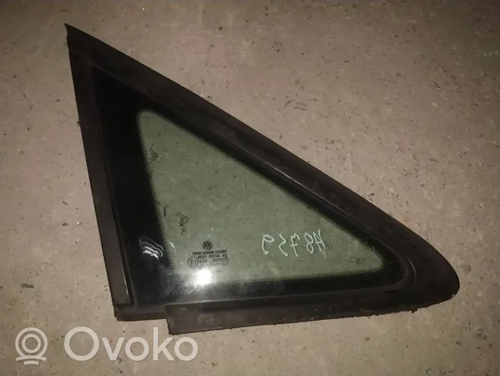 Volkswagen Caddy Front triangle window/glass 