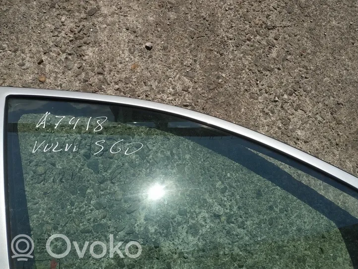 Volvo S60 Pagrindinis priekinių durų stiklas (keturdurio) 