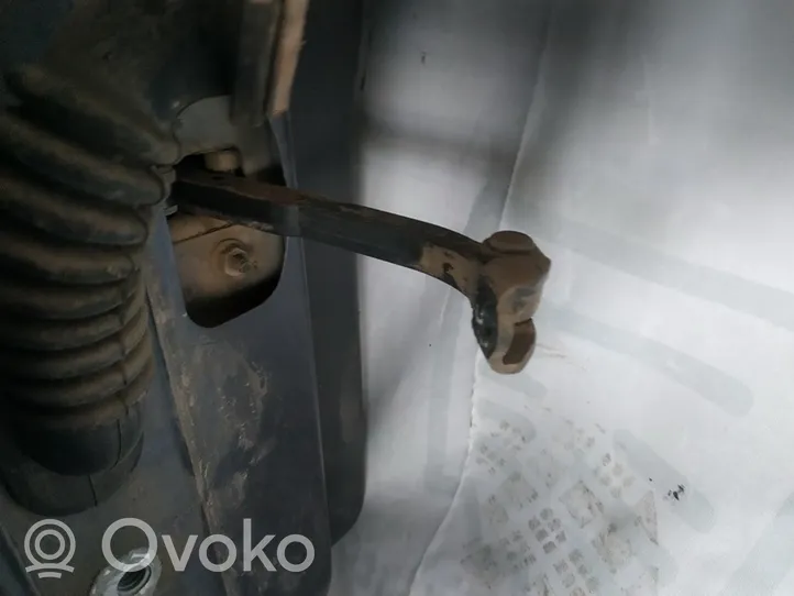 Volvo V50 Takaoven pidätin 