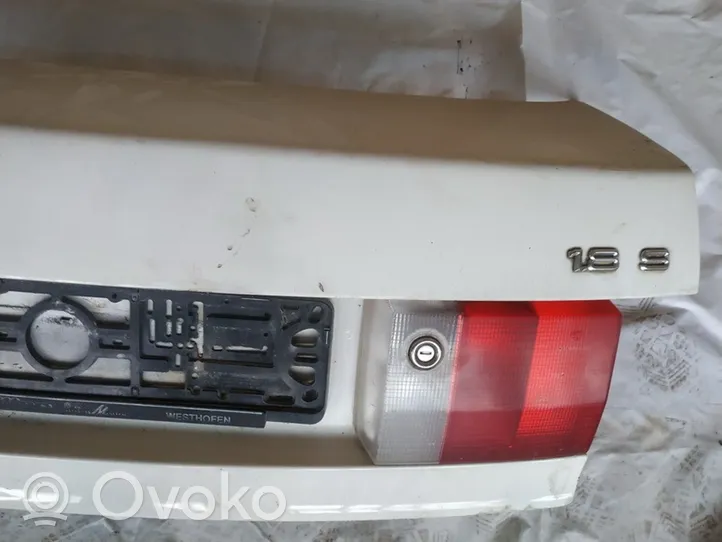 Audi 80 90 B3 Galinis dangtis (bagažinės) baltas