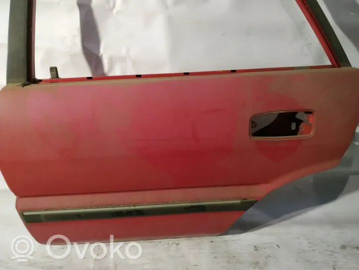 Toyota Corolla E90 Porte arrière raudonos