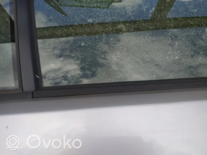 Ford Mondeo Mk III Verkleidung Türfenster Türscheibe hinten 